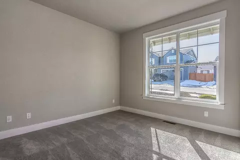 1294 NE Hoover Loop, Bend, OR 97701 photo 3