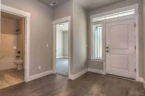 1294 NE Hoover Loop, Bend, OR 97701 photo 2