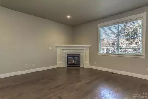 1294 NE Hoover Loop, Bend, OR 97701 photo 9