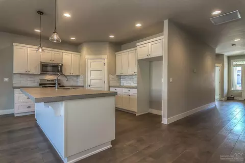 1294 NE Hoover Loop, Bend, OR 97701 photo 7