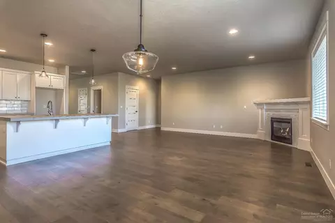 1294 NE Hoover Loop, Bend, OR 97701 photo 8