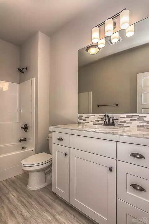 1294 NE Hoover Loop, Bend, OR 97701 photo 4