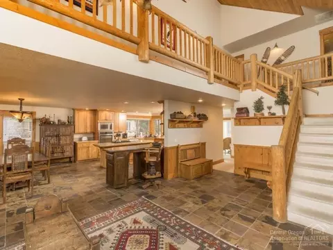 17713 Quelah Ln, Sunriver, OR 97707 photo 2