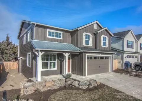 1312 NE Hoover Loop, Bend, OR 97701 photo 1