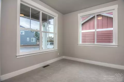 1312 NE Hoover Loop, Bend, OR 97701 photo 5