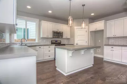 1312 NE Hoover Loop, Bend, OR 97701 photo 13