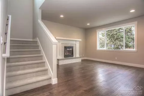 1312 NE Hoover Loop, Bend, OR 97701 photo 8