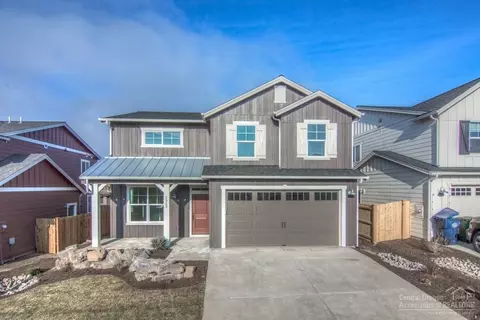 1312 NE Hoover Loop, Bend, OR 97701 photo 2
