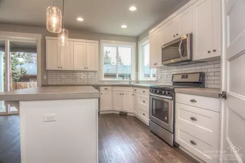 1312 NE Hoover Loop, Bend, OR 97701 photo 15