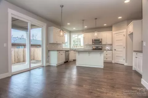 1312 NE Hoover Loop, Bend, OR 97701 photo 11