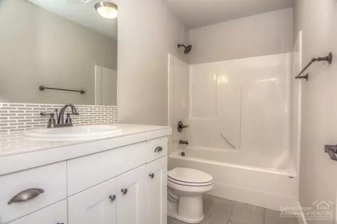 1312 NE Hoover Loop, Bend, OR 97701 photo 24
