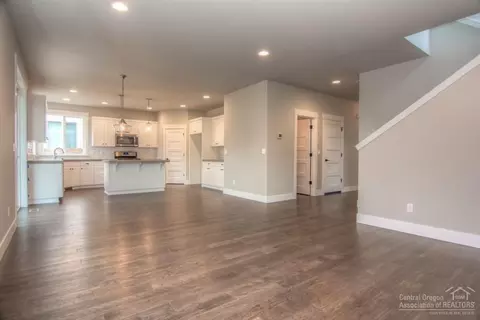 1312 NE Hoover Loop, Bend, OR 97701 photo 10