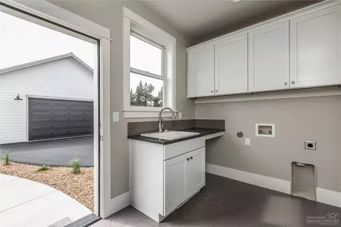 65045 92nd St, Bend, OR 97703 photo 7