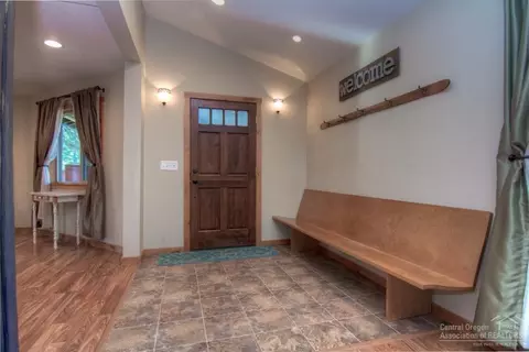 19685 Baker Rd, Bend, OR 97702 photo 3