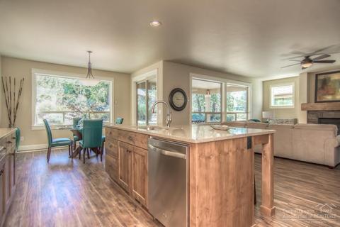 60448 Hedgewood Ln, Bend, OR 97702 photo 8