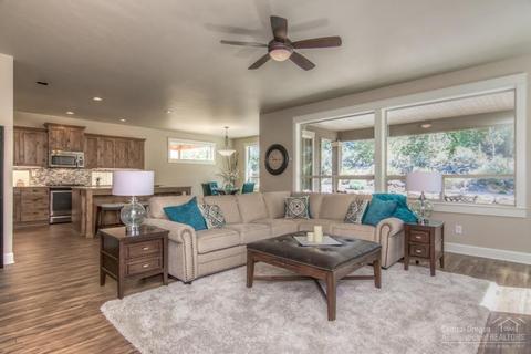 60448 Hedgewood Ln, Bend, OR 97702 photo 4