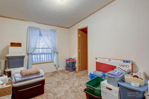 15788 Shellie Ln, La Pine, OR 97739 photo 9
