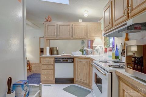 15788 Shellie Ln, La Pine, OR 97739 photo 3