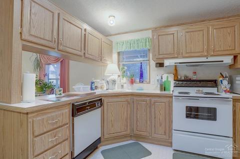 15788 Shellie Ln, La Pine, OR 97739 photo 4