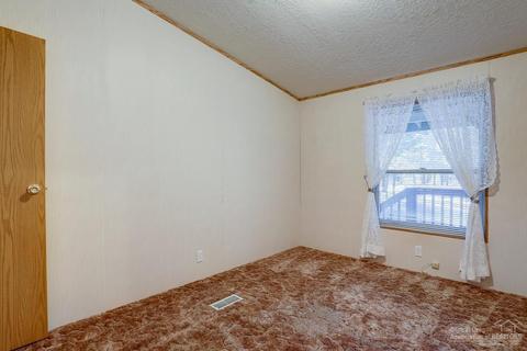 15788 Shellie Ln, La Pine, OR 97739 photo 8