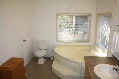 19406 Cherokee Rd, Bend, OR 97702 photo 12