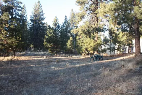 19406 Cherokee Rd, Bend, OR 97702 photo 2