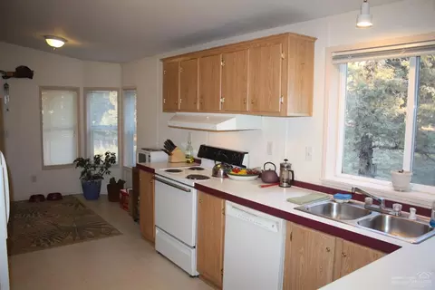 19406 Cherokee Rd, Bend, OR 97702 photo 9