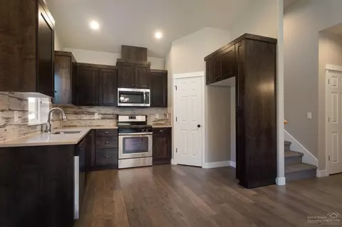 62686 Hawkview Rd, Bend, OR 97701 photo 3
