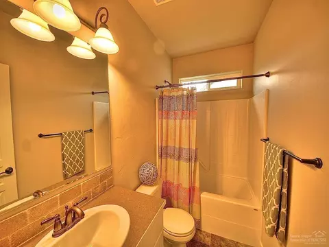 1972 NE Cliff Dr, Bend, OR 97701 photo 17