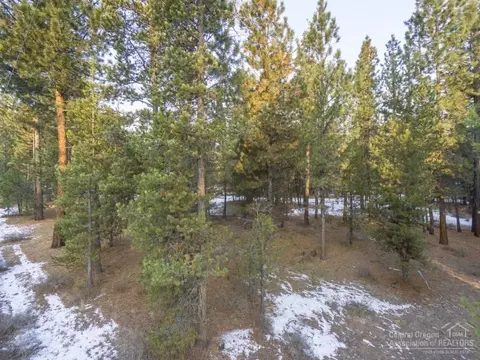 15764 Shellie Ln, La Pine, OR 97739 photo 2