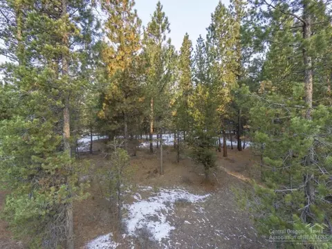 15764 Shellie Ln, La Pine, OR 97739 photo 1