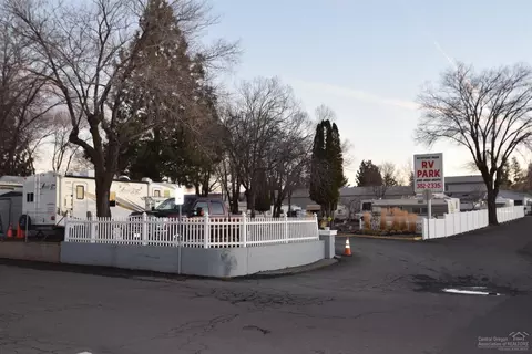 305 NE Burnside Ave, Bend, OR 97701 photo 1