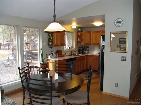 52159 Foxtail Rd, La Pine, OR 97739 photo 3
