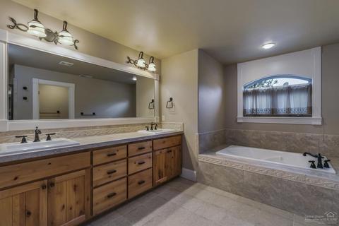 60892 Oasis Pl, Bend, OR 97702 photo 14