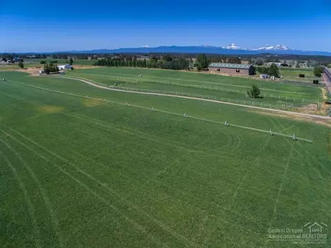 66265 White Rock Loop, Bend, OR 97701 photo 2