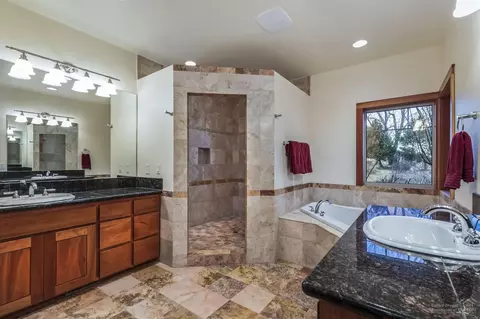 60875 Gosney Rd, Bend, OR 97702 photo 17