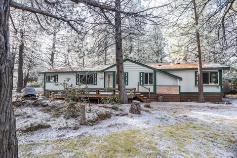 61108 Chuckanut Dr, Bend, OR 97702 photo 2