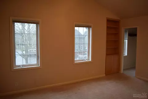 4374 Berry Ln, Eugene, OR 97404 photo 9