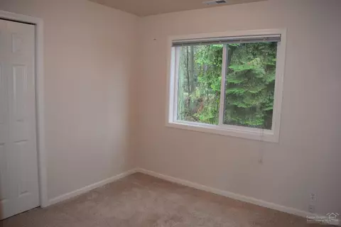 4374 Berry Ln, Eugene, OR 97404 photo 11