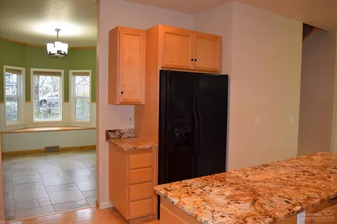 4374 Berry Ln, Eugene, OR 97404 photo 5