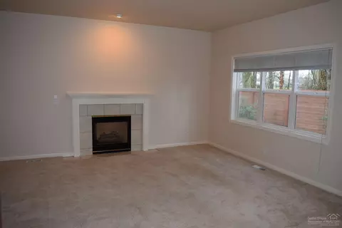 4374 Berry Ln, Eugene, OR 97404 photo 2