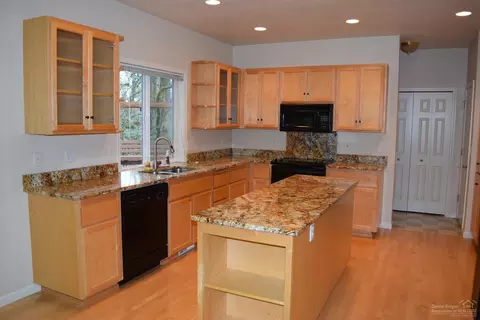 4374 Berry Ln, Eugene, OR 97404 photo 3