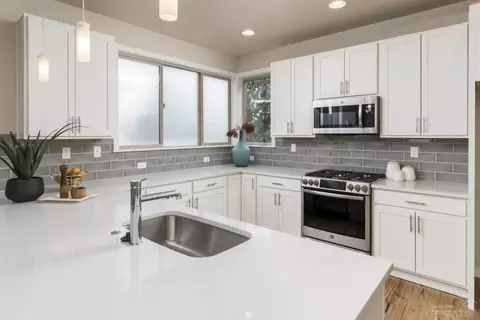 63117 Iner Loop, Bend, OR 97701 photo 7