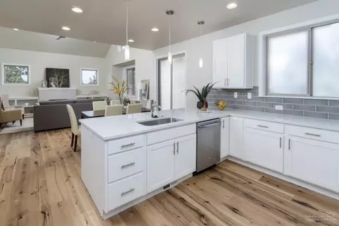 63117 Iner Loop, Bend, OR 97701 photo 5
