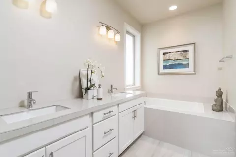63117 Iner Loop, Bend, OR 97701 photo 11