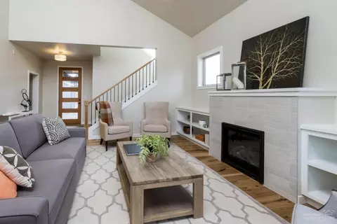 63117 Iner Loop, Bend, OR 97701 photo 4