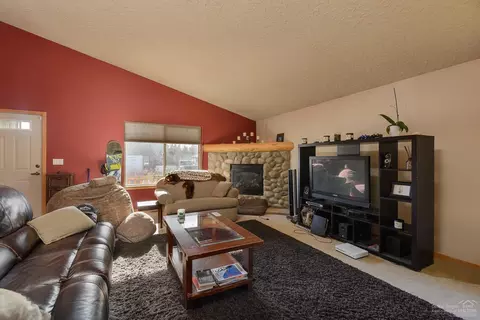 20548 Peak Ave, Bend, OR 97702 photo 4