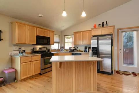 20548 Peak Ave, Bend, OR 97702 photo 5