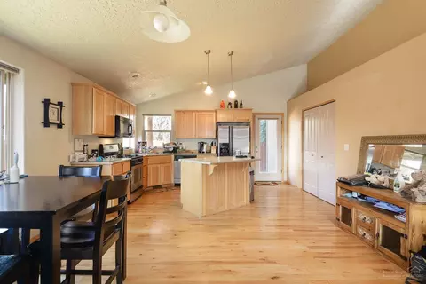 20548 Peak Ave, Bend, OR 97702 photo 3