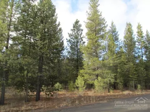 53423 Holiday Dr, La Pine, OR 97739 photo 2